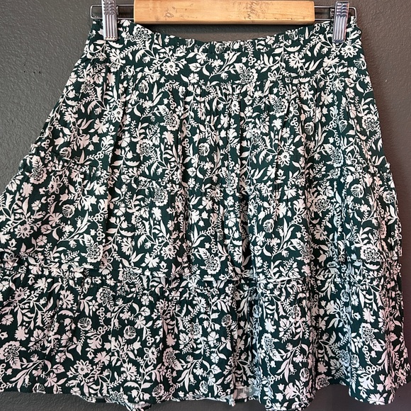 Boden Multi Tiered Crepe Skirt Green Floral Pattern Women’s Size 2P - Picture 7 of 11